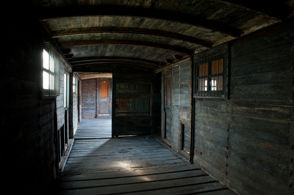 In deze Nederlandse bagagewagen uit 1914, teruggevonden in Roemenië, klinken van overlevenden. Copyright foto: Anna van Kooij