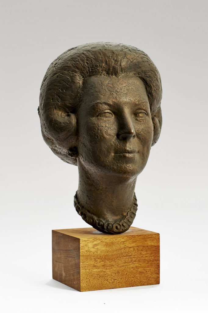 Koningin Beatrix door Katinka van Rood, brons, 1981. Foto P. Gispen/Paleis Het Loo