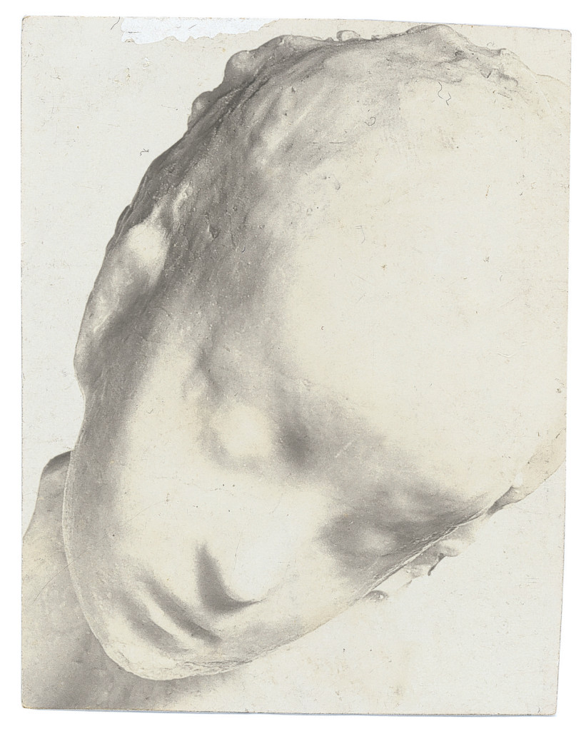 Medardo Rosso, Enfant malade (Ziek kind), ca. 1909, aristotypue, 7,9 x 6,3 cm, particuliere collectie. www.boijmans.nl
