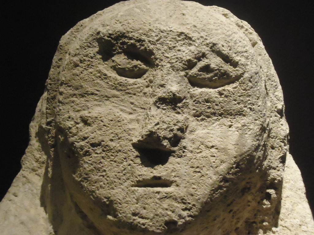 Grafsteen van een vrouw uit de tweede of derde eeuw na Chr. Eigen foto