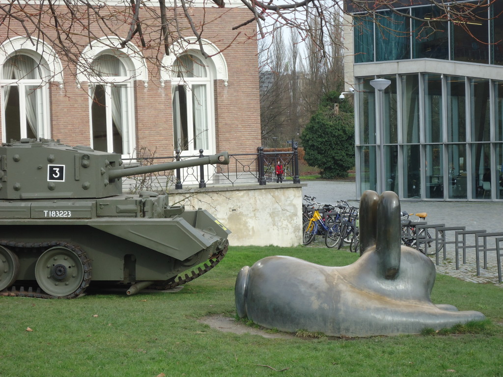 Deze Cromwelltank uit Museum Overloon werd uitgeschakeld door een voltreffer. Eigen foto.