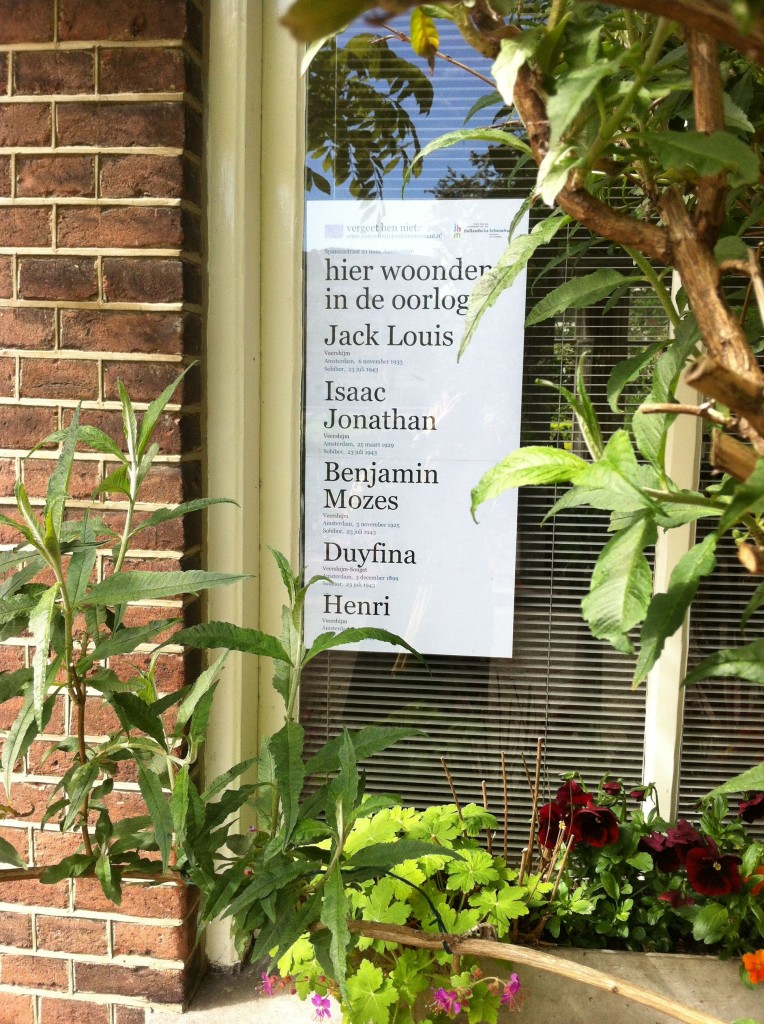 Herdenkingsposter Open Joodse Huizen Spinozastraat Amsterdam, 2012, foto: Paul Gofferjé