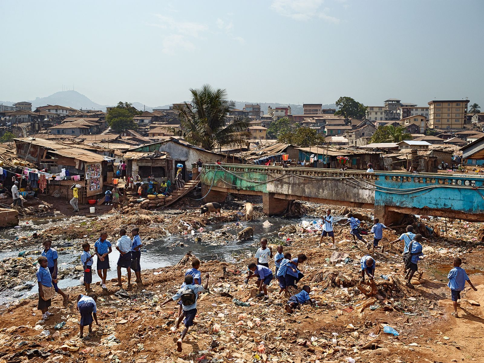 Самая бедная страна в мире 2024. Фритаун Сьерра-Леоне. Сьерра Леоне трущобы. Фритаун Сьерра-Леоне трущобы. Фритаун трущобы.