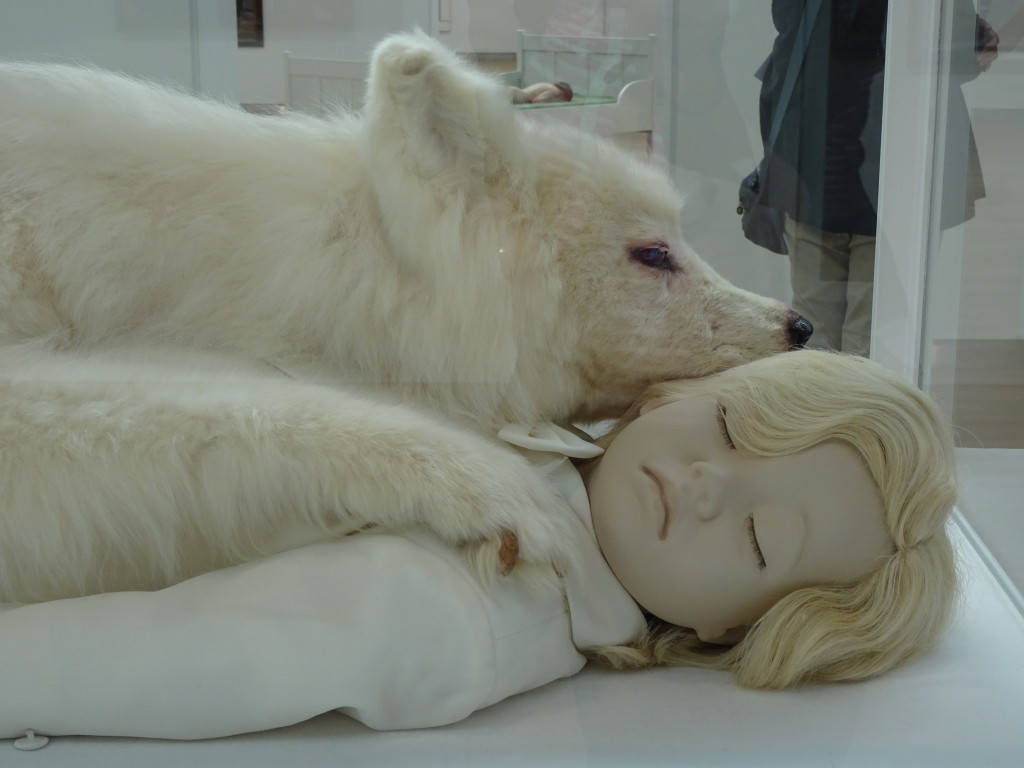 Silvia B. , Andrew & Anubis, 2008, detail, eigen foto