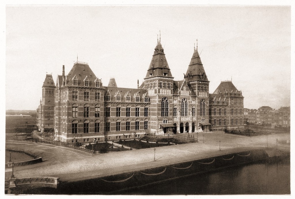 Het Rijksmuseum op de dag van de opening, 13 juli 1885, foto: Stadsarchief Amsterdam