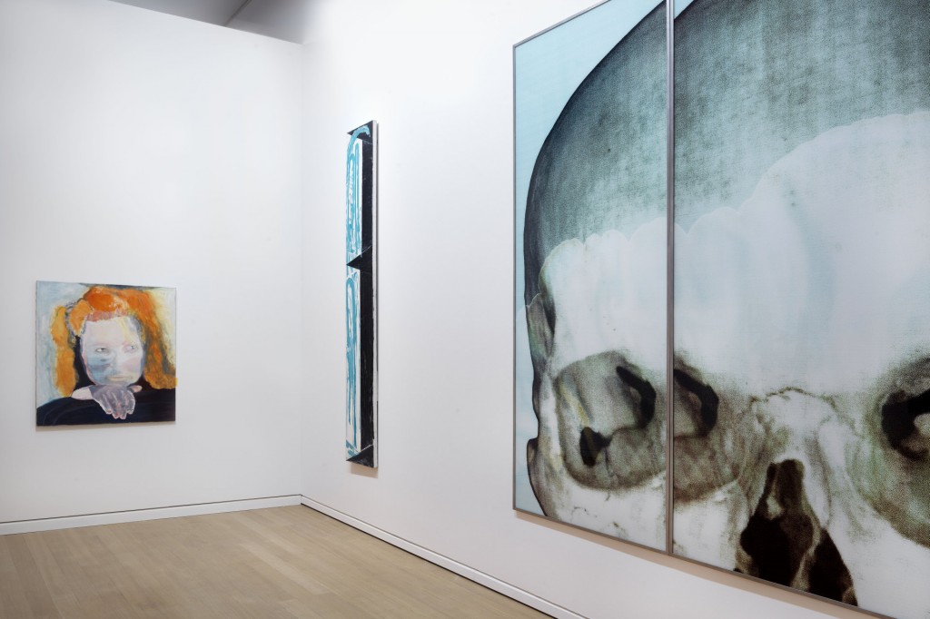 Zaaloverzicht met onder meer Marlene Dumas en Katharina Sieverding. Foto; Gert Jan van Rooij