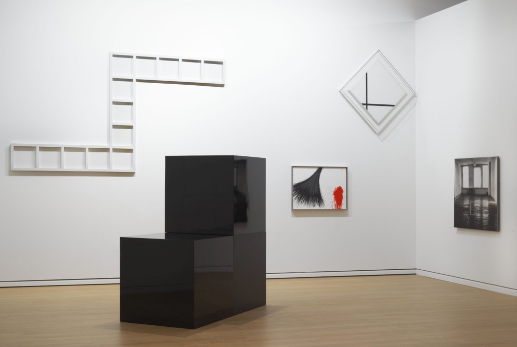 Zaaloverzicht met onder meer Mondriaan, Sol Lewitt en Arnulf Rainer. Foto: Gert Jan van Rooij