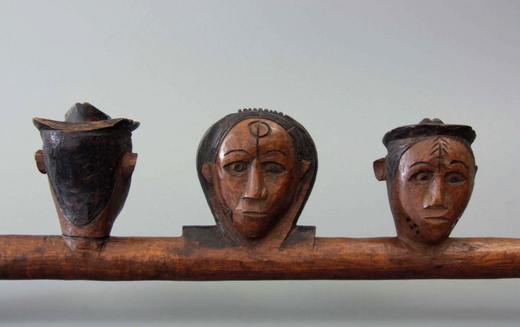 Amsterdam Pipe Museum, Ovimbundu, drie maskers, detail, foto Amsterdam Pipe Museum