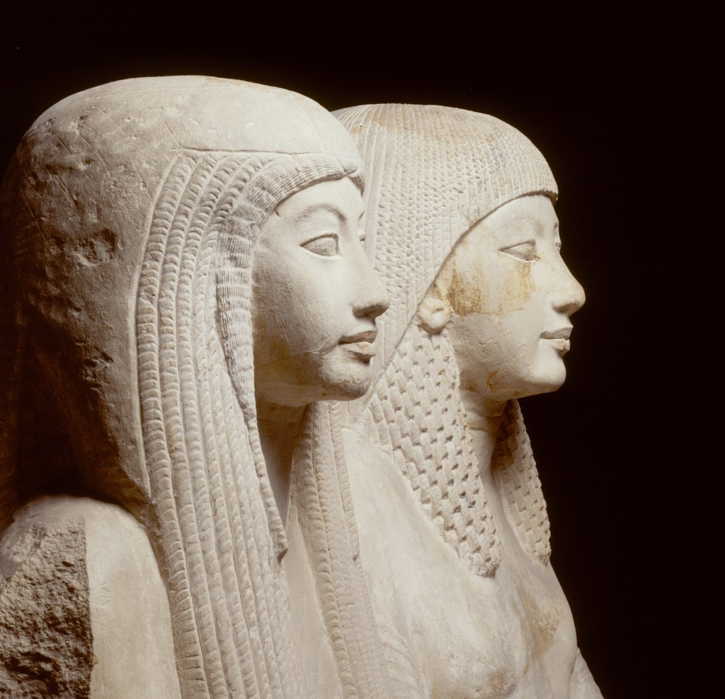 Dubbelbeeld Maya en Merit, ca. 1320 voor Christus, vondst in de necropolis Sakkara. Maya was een soort minister van financiën onder de farao's Toetanchamon en Horemheb. foto Rijksmuseum van Oudheden