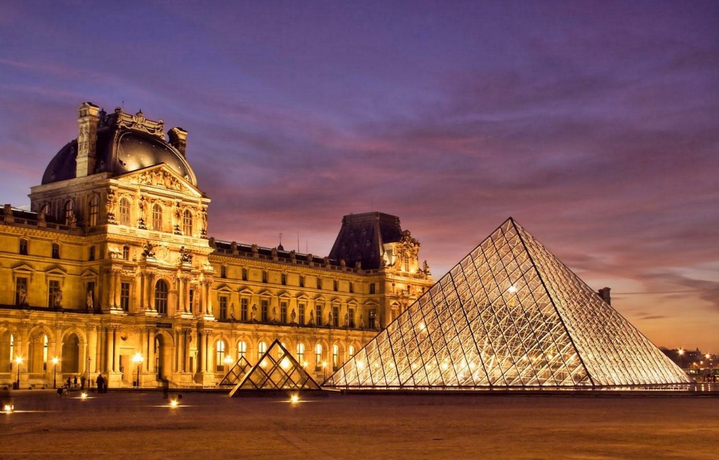 Entrée van het Louvre in Parijs