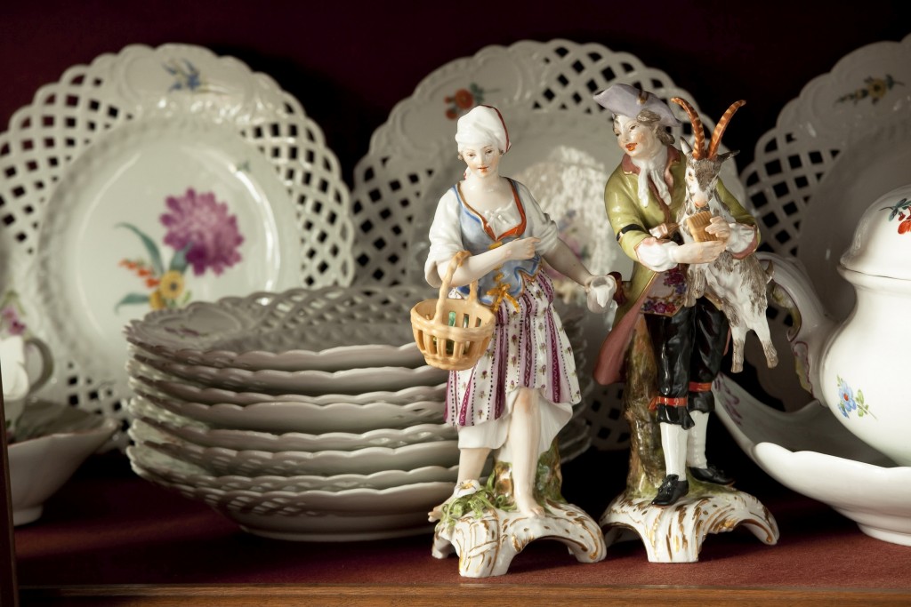 Meissen-beeldjes uit collectie Museum Bisdom van Vliet, foto voor museumgids: Bert Muller