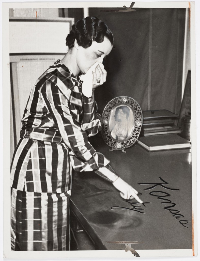 Photographer unknown, After dust strom, woman writes in dust, Kansas City, 1935, 20 x 25 cm, Press Print, David Campany Collection