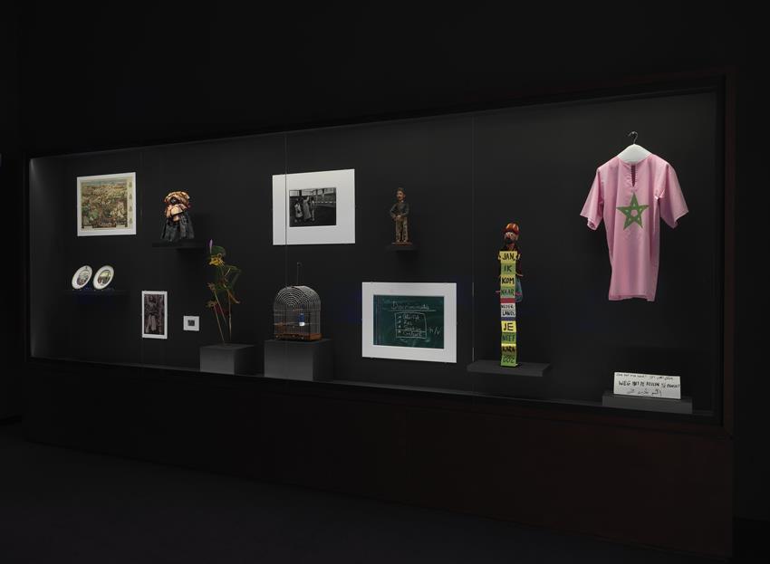 Zaalopname Carlos Motta, The Crossing 2017, Stedelijk Museum Amsterdam. Foto: Gert Jan van Rooij