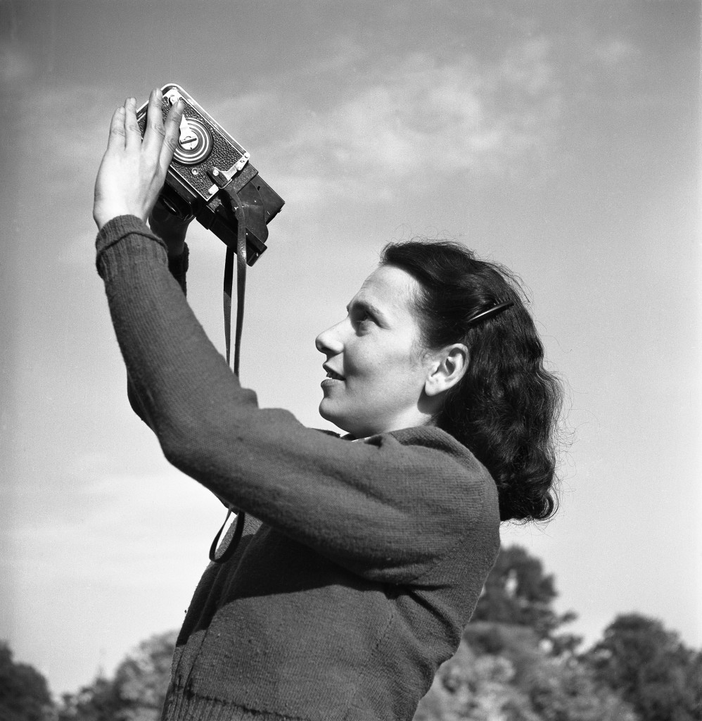 Maria Austria met camera, Henk Jonker, 1946, c Henk Jonker/MAI