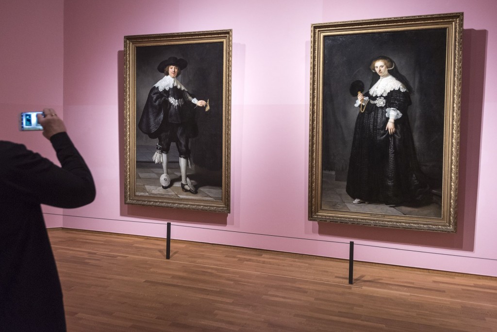 AMSTERDAM - Het Rijksmuseum presenteert van 8 maart tot en met 3 juni 2018 High Society. Ruim vijfendertig levensgrote portretten van machtige vorsten, excentrieke aristocraten en puissant rijke burgers door de grote meesters uit de kunstgeschiedenis, onder wie Rembrandt, Cranach, Veronese, Velázquez, Reynolds, Gainsborough, Sargent, Munch en Manet. Foto: Evert Elzinga